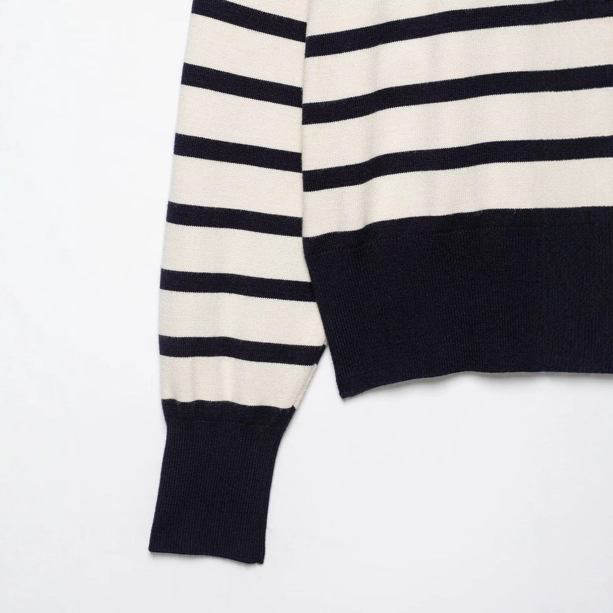 Long sleeved striped knitted sweater for women