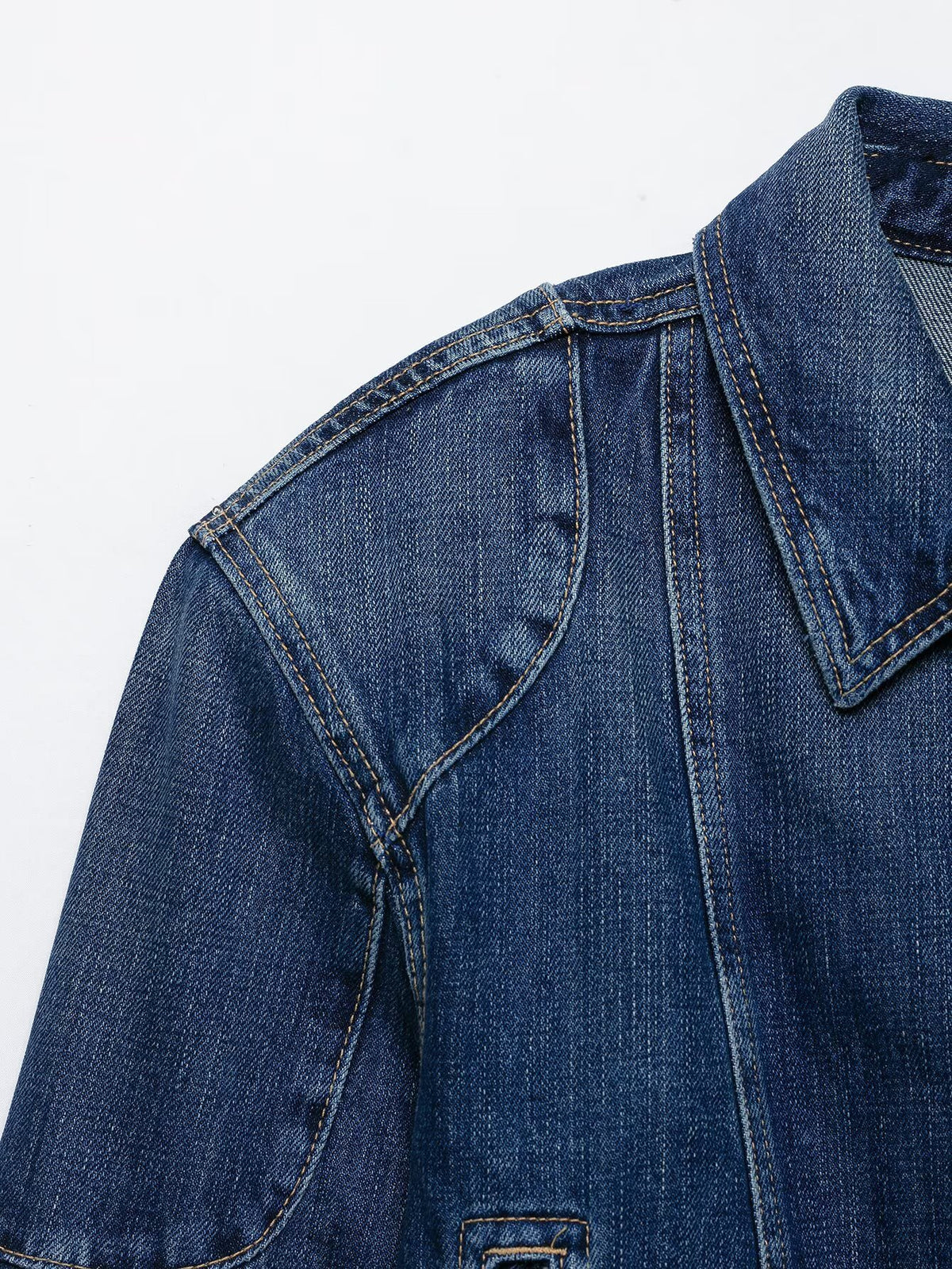 Collar long sleeved jacket