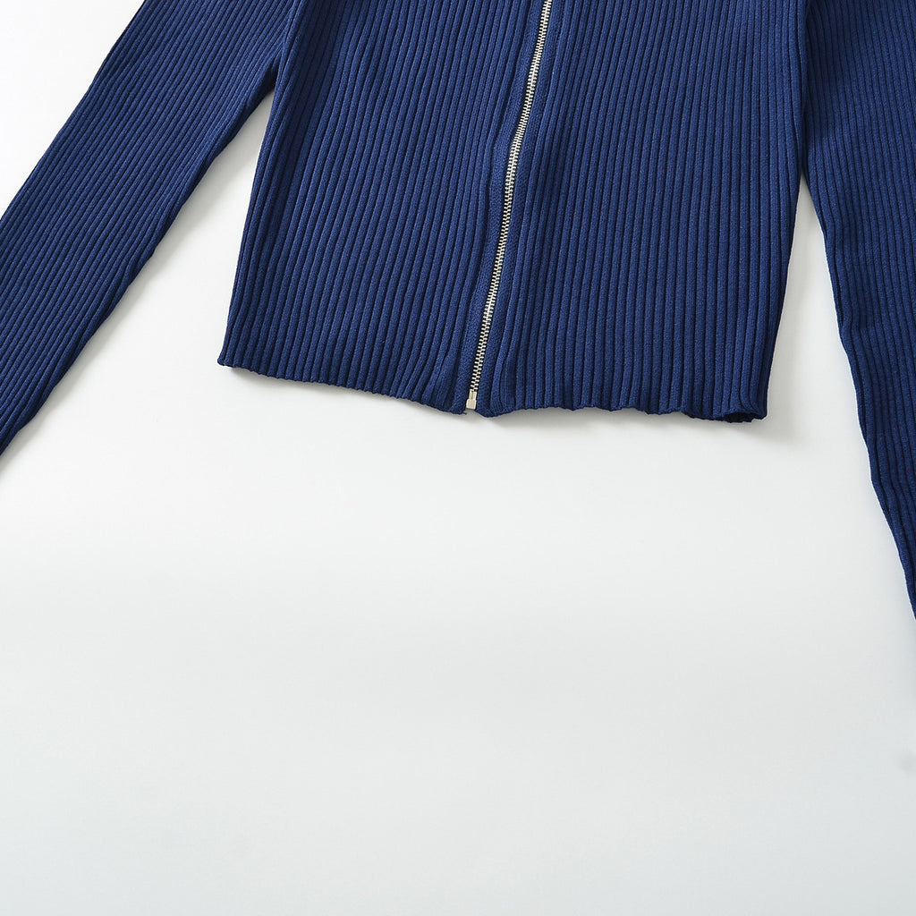 Long sleeved stand up collar zipper sweater