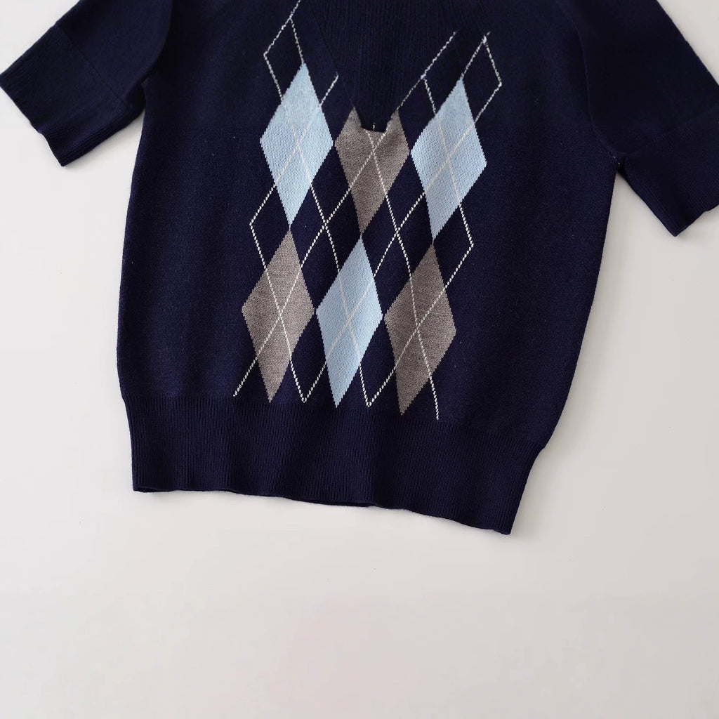 Minimally designed diamond grid knit sweater for women