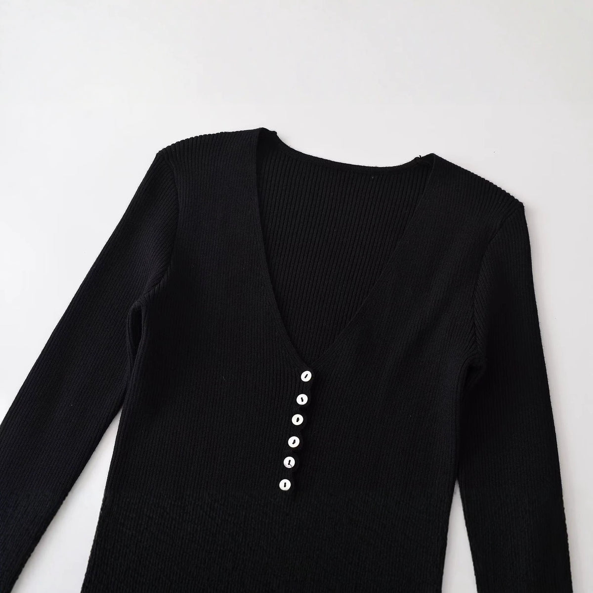 Simple breasted deep V-neck slim fit knitted sweater for women