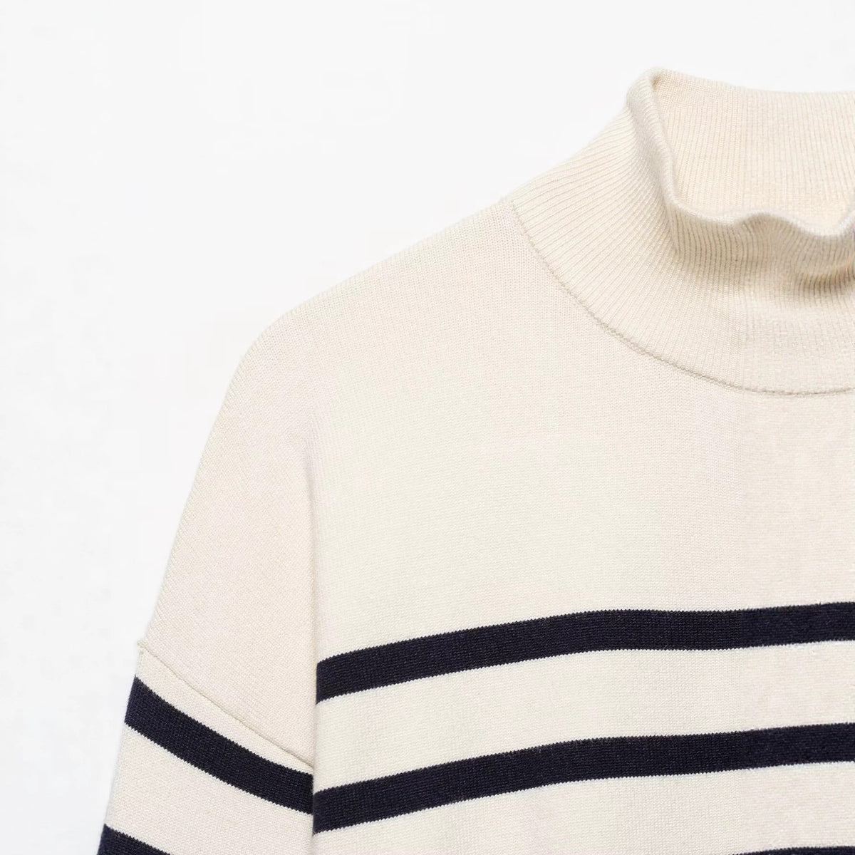 Long sleeved striped knitted sweater for women