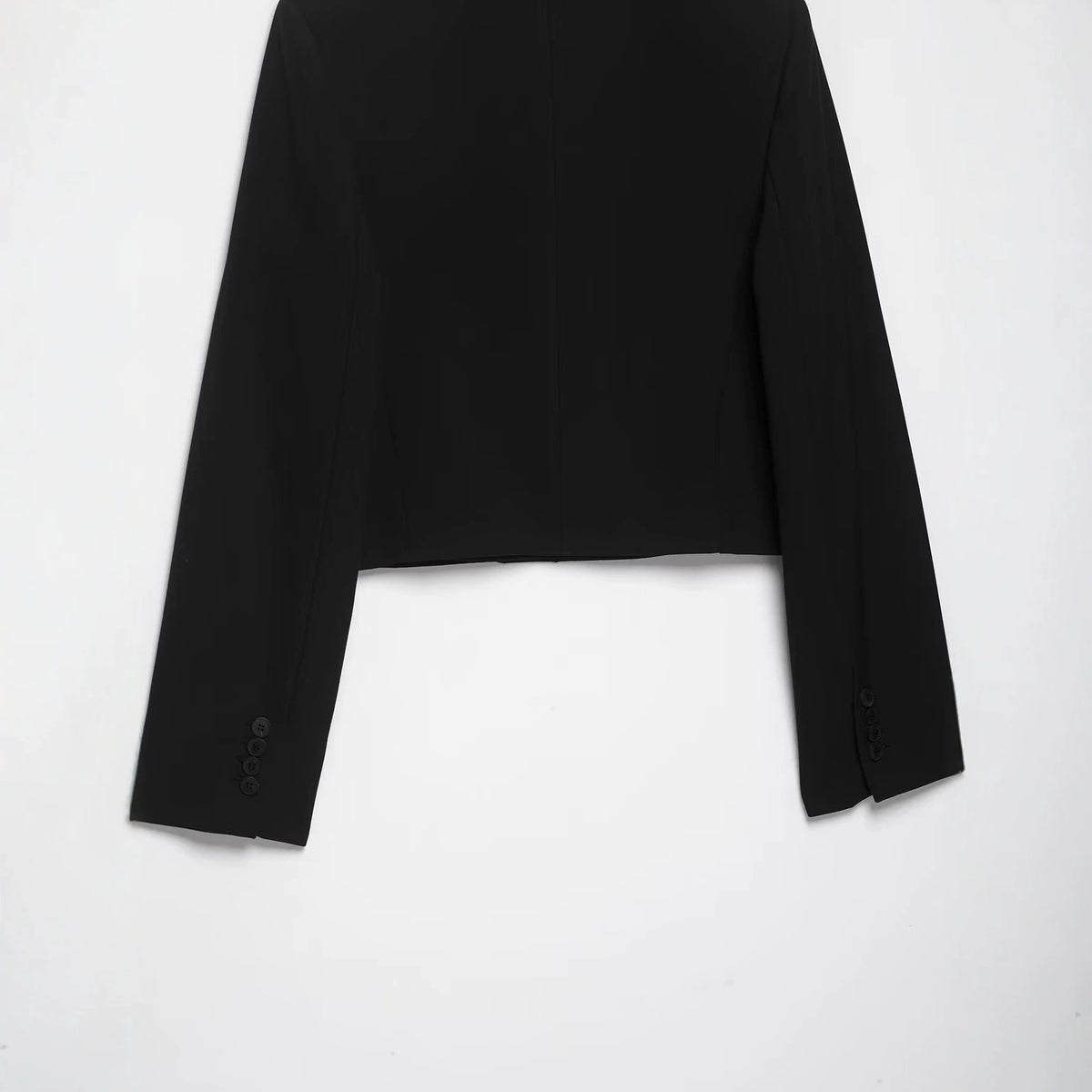 Short long sleeved jacket